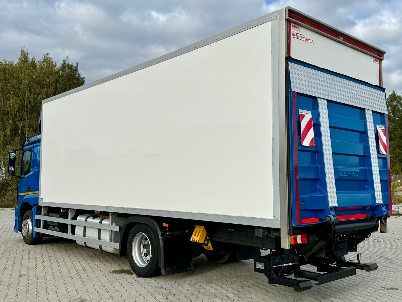MERCEDES-BENZ ACTROS 1836 / CHŁODNIA / WINDA / 18 PALET / SILNIK 10677 cm3 / CARRIER / SYPIALKA / AUTOMAT / 2018 ROK - Рефрижератор камион: снимка 4 MERCEDES-BENZ ACTROS 1836 / CHŁODNIA / WINDA / 18 PALET / SILNIK 10677 cm3 / CARRIER / SYPIALKA / AUTOMAT / 2018 ROK - Рефрижератор камион: снимка 4