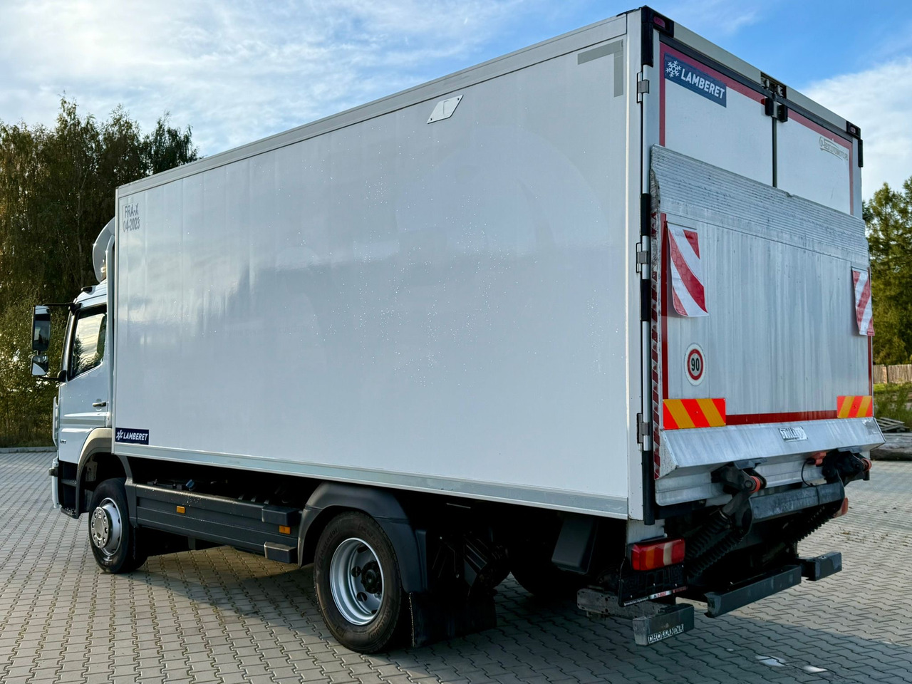 MERCEDES-BENZ ATEGO 1218 / CHŁODNIA / IZOTERMA / WINDA / 5.10 M DŁUGOŚCI / LAMBERET / AUTOMAT / 2017 ROK / 410 TYŚ KM - Рефрижератор камион: снимка 4 MERCEDES-BENZ ATEGO 1218 / CHŁODNIA / IZOTERMA / WINDA / 5.10 M DŁUGOŚCI / LAMBERET / AUTOMAT / 2017 ROK / 410 TYŚ KM - Рефрижератор камион: снимка 4