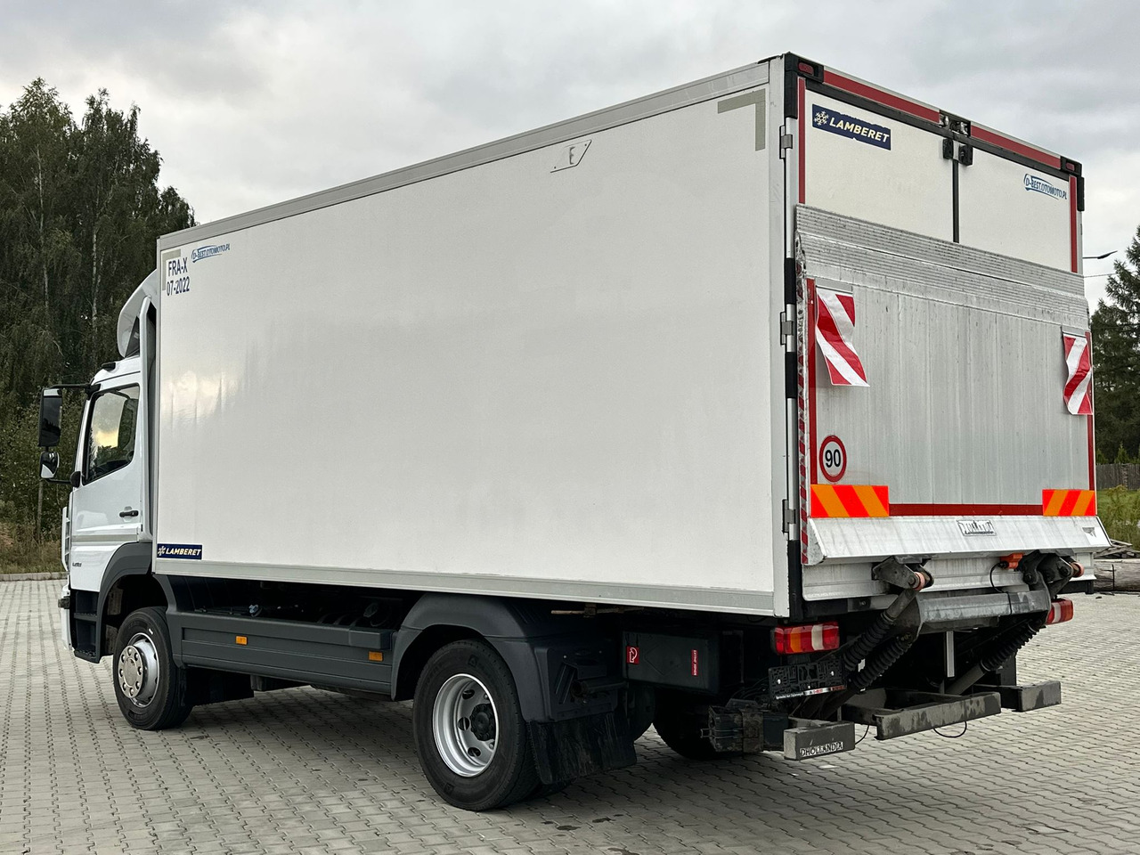 MERCEDES-BENZ ATEGO 1218 / CHŁODNIA / WINDA / 12 PALET / 5.10 M DŁUGOŚCI / AUTOMAT / LAMBERET / 5090 KG ŁADOWNOŚCI - Рефрижератор камион: снимка 3 MERCEDES-BENZ ATEGO 1218 / CHŁODNIA / WINDA / 12 PALET / 5.10 M DŁUGOŚCI / AUTOMAT / LAMBERET / 5090 KG ŁADOWNOŚCI - Рефрижератор камион: снимка 3