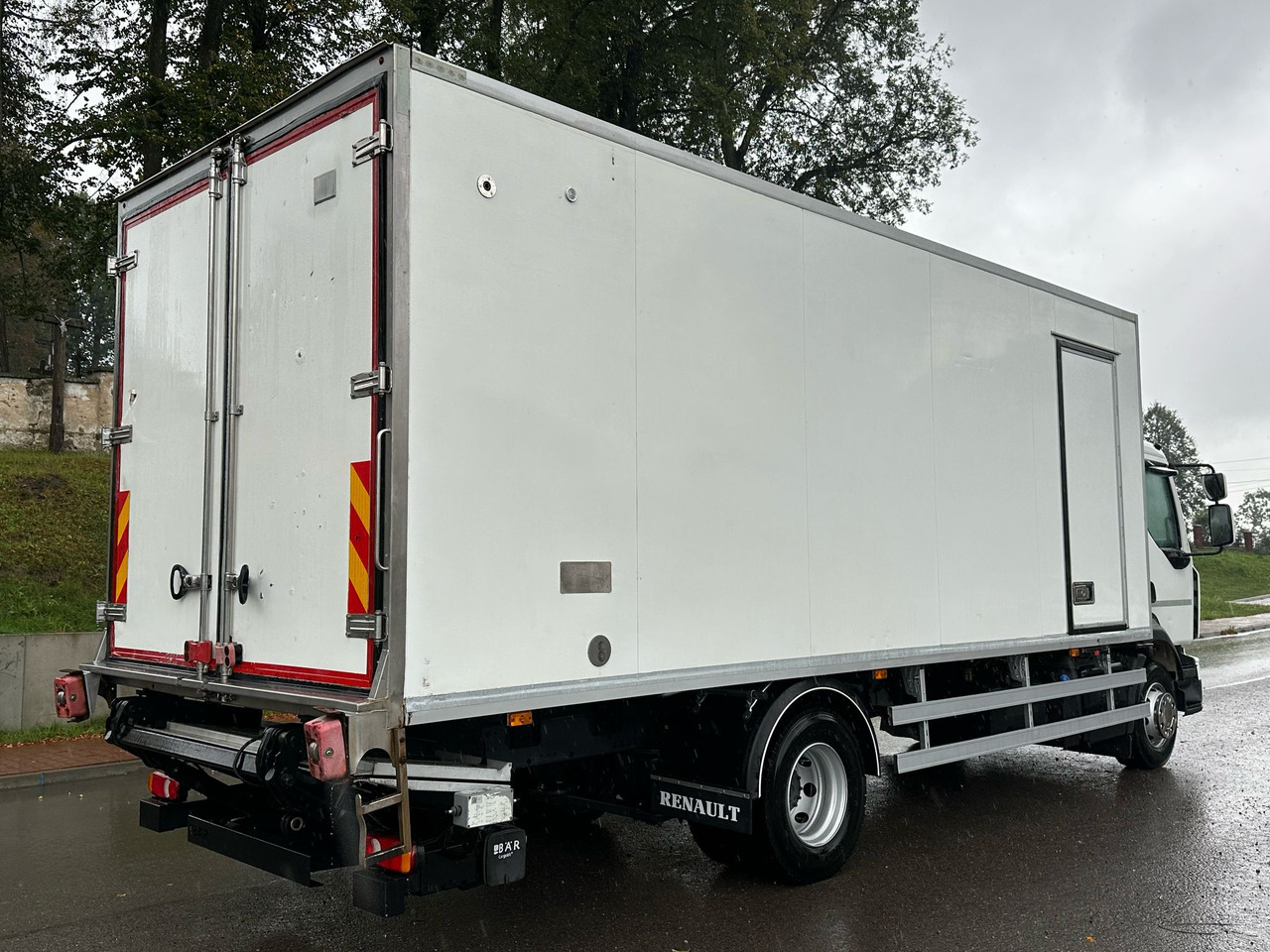 RENAULT D 14 / 240 / CHŁODNIA / WINDA / 16 EUROPALET / 6.7 M DŁUGOŚCI / BI-TEMPERATURA / CARRIER SUPRA 850 - Рефрижератор камион: снимка 3 RENAULT D 14 / 240 / CHŁODNIA / WINDA / 16 EUROPALET / 6.7 M DŁUGOŚCI / BI-TEMPERATURA / CARRIER SUPRA 850 - Рефрижератор камион: снимка 3