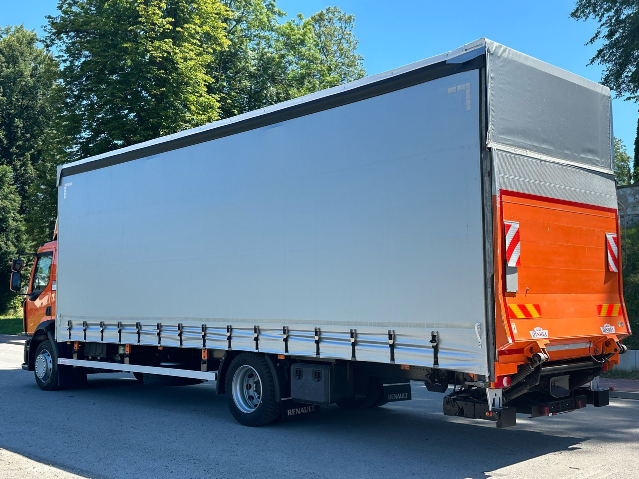 RENAULT D 18 / 280 / FIRANKA / WINDA / 8.6 M DŁUGOŚCI / 21 EUROPALET / NOWE OPONY / ŁADOWNOŚĆ 9.380 KG / AUTOMAT / SERWISOWANA / SPROWADZONA - Камион с брезент: снимка 3 RENAULT D 18 / 280 / FIRANKA / WINDA / 8.6 M DŁUGOŚCI / 21 EUROPALET / NOWE OPONY / ŁADOWNOŚĆ 9.380 KG / AUTOMAT / SERWISOWANA / SPROWADZONA - Камион с брезент: снимка 3