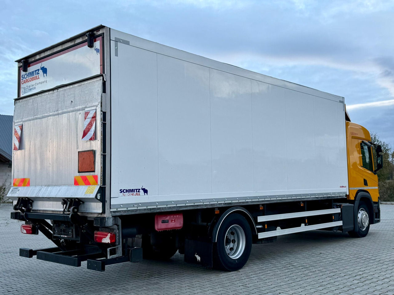 SCANIA P220 / IZOTERMA / WINDA / SCHMITZ / 18 PALET / SILNIK 6 / SYPIALKA / 2019 ROK / NISKI PRZEBIEG - Изотермичен камион: снимка 4 SCANIA P220 / IZOTERMA / WINDA / SCHMITZ / 18 PALET / SILNIK 6 / SYPIALKA / 2019 ROK / NISKI PRZEBIEG - Изотермичен камион: снимка 4