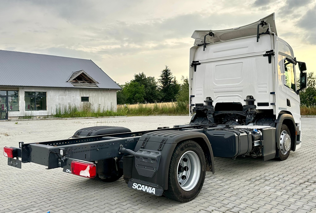 SCANIA P220 / RAMA DO ZABUDOWY / ROZSTAW OSI 3.90 M / SILNIK 6 / WYWROTKA / BECZKA / HAKOWIEC / UTRZYMANIE DRÓG / AUTOMAT / 2019 ROK / NISKI PRZEBIEG - Шаси кабина: снимка 4 SCANIA P220 / RAMA DO ZABUDOWY / ROZSTAW OSI 3.90 M / SILNIK 6 / WYWROTKA / BECZKA / HAKOWIEC / UTRZYMANIE DRÓG / AUTOMAT / 2019 ROK / NISKI PRZEBIEG - Шаси кабина: снимка 4