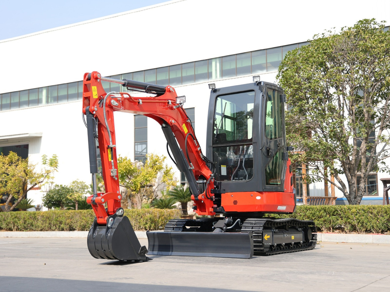 KUBOTA Diesel Mini excavator 3.5 Ton - Müller Machinery MB 35 Plus - VKSH - Мини багер: снимка 1 KUBOTA Diesel Mini excavator 3.5 Ton - Müller Machinery MB 35 Plus - VKSH - Мини багер: снимка 1