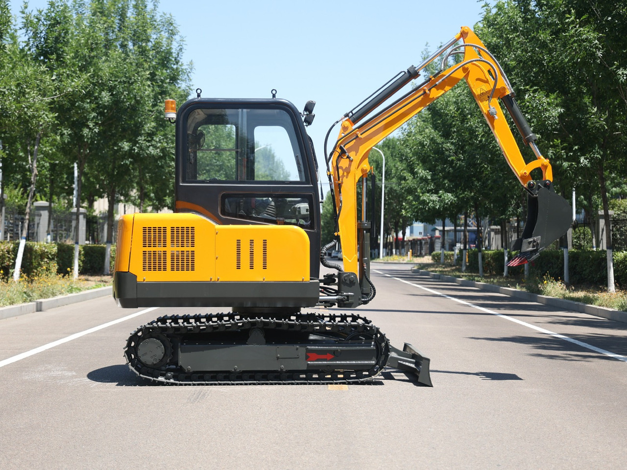 KUBOTA Diesel Mini excavator 4 ton - Müller Machinery MB 40 - KSH - Мини багер: снимка 2 KUBOTA Diesel Mini excavator 4 ton - Müller Machinery MB 40 - KSH - Мини багер: снимка 2
