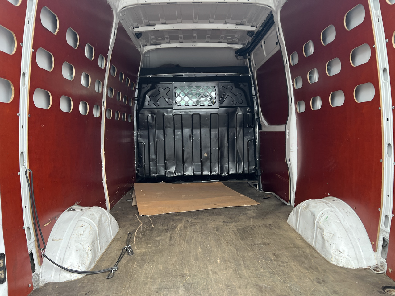 Iveco Daily 35S12 Euro 6, AUT - Товарен бус: снимка 5 Iveco Daily 35S12 Euro 6, AUT - Товарен бус: снимка 5