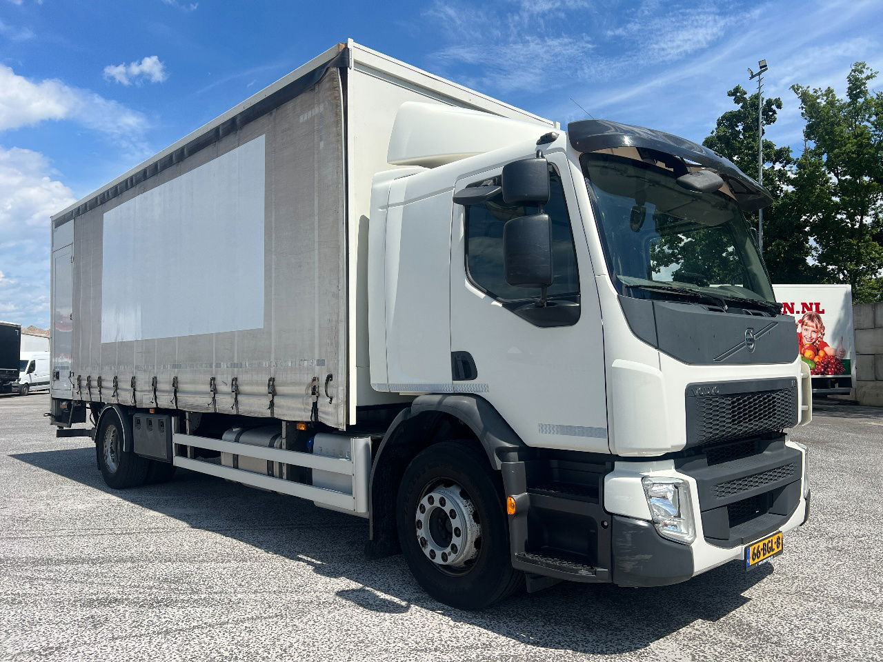 Volvo FE 250 Euro 6, 19T - Камион с брезент: снимка 2 Volvo FE 250 Euro 6, 19T - Камион с брезент: снимка 2
