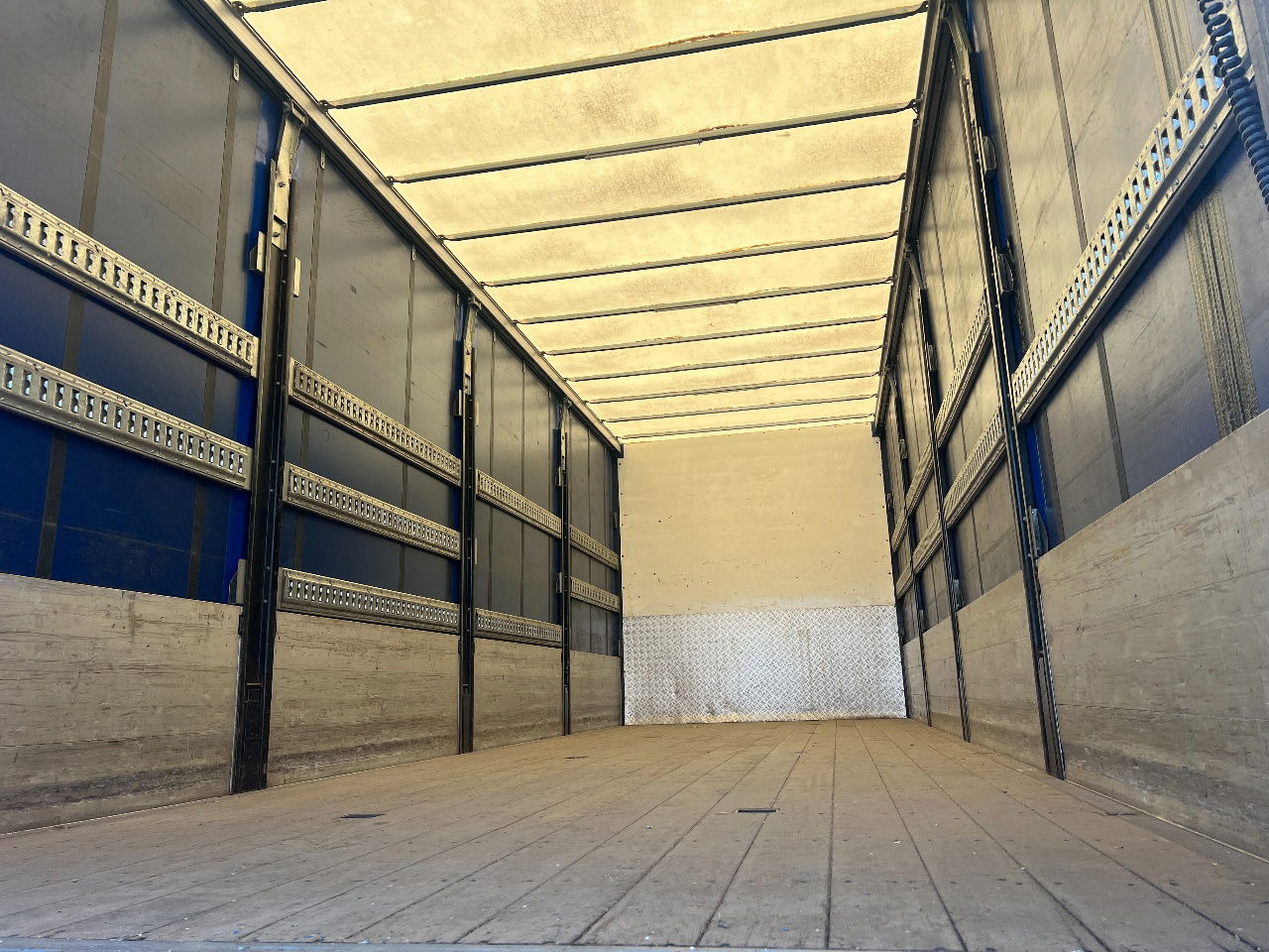 Volvo FM 9.300 Bordwanden, Euro 5 - Камион с брезент: снимка 5 Volvo FM 9.300 Bordwanden, Euro 5 - Камион с брезент: снимка 5