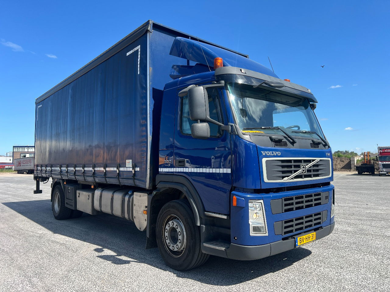 Volvo FM 9.300 Bordwanden, Euro 5 - Камион с брезент: снимка 2 Volvo FM 9.300 Bordwanden, Euro 5 - Камион с брезент: снимка 2