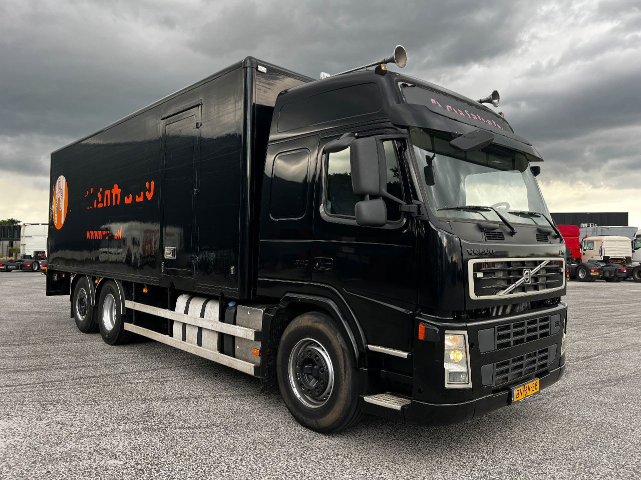 Volvo FM 9.300 Globe 6x2, Euro 5 - Камион фургон: снимка 2 Volvo FM 9.300 Globe 6x2, Euro 5 - Камион фургон: снимка 2