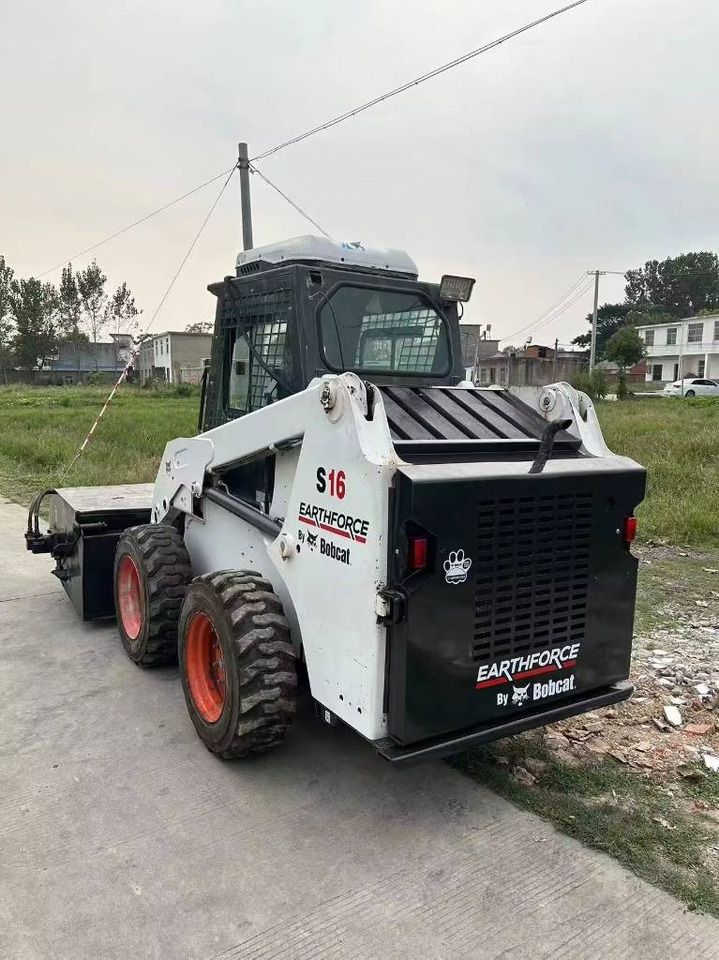 Bobcat S 16 - Мини челен товарач: снимка 5 Bobcat S 16 - Мини челен товарач: снимка 5