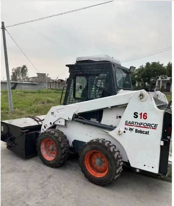 Bobcat S 16 - Мини челен товарач: снимка 3 Bobcat S 16 - Мини челен товарач: снимка 3