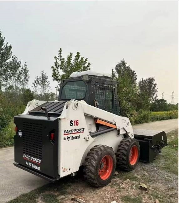 Bobcat S 16 - Мини челен товарач: снимка 5 Bobcat S 16 - Мини челен товарач: снимка 5