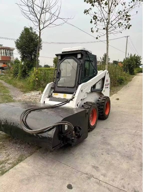 Bobcat S 16 - Мини челен товарач: снимка 1 Bobcat S 16 - Мини челен товарач: снимка 1