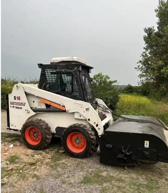Bobcat S 16 - Мини челен товарач: снимка 2 Bobcat S 16 - Мини челен товарач: снимка 2