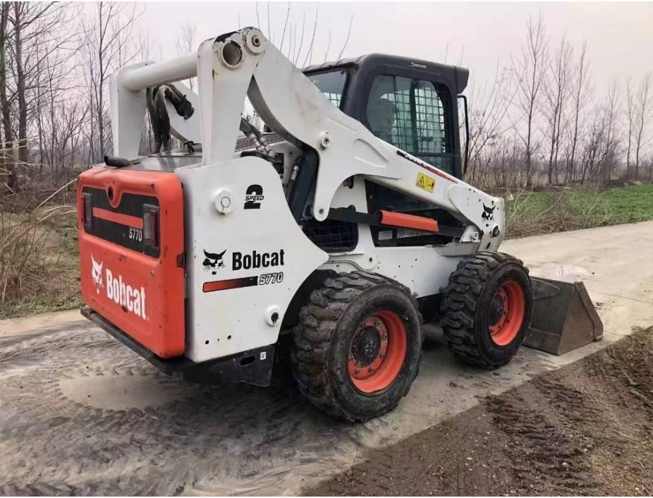 Bobcat S 770 - Мини челен товарач: снимка 1 Bobcat S 770 - Мини челен товарач: снимка 1