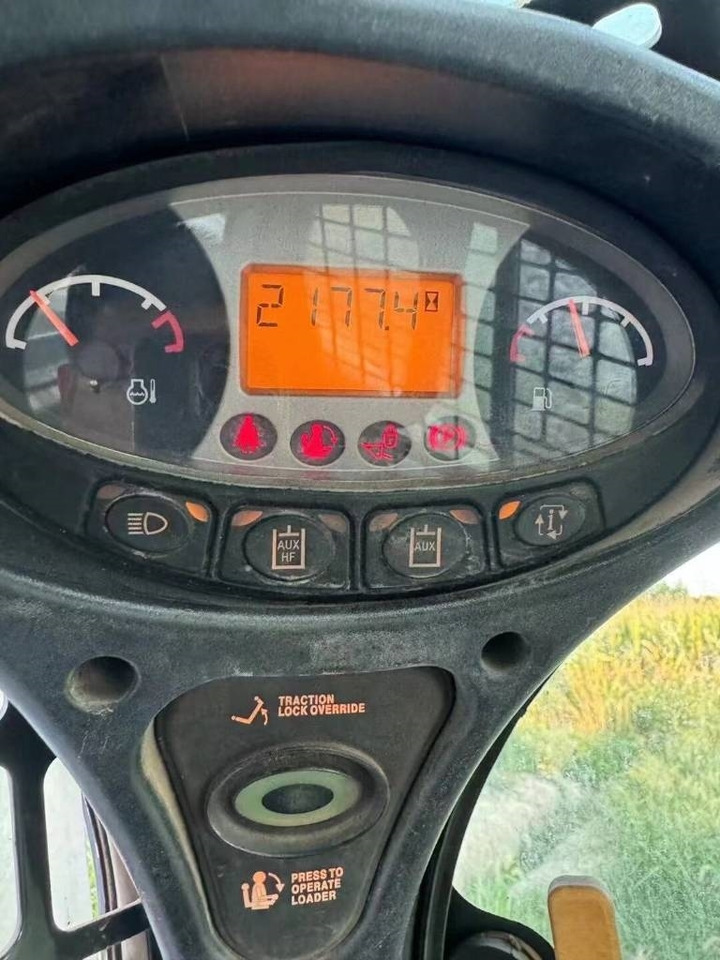 Bobcat T 770 - Мини челен товарач: снимка 4 Bobcat T 770 - Мини челен товарач: снимка 4