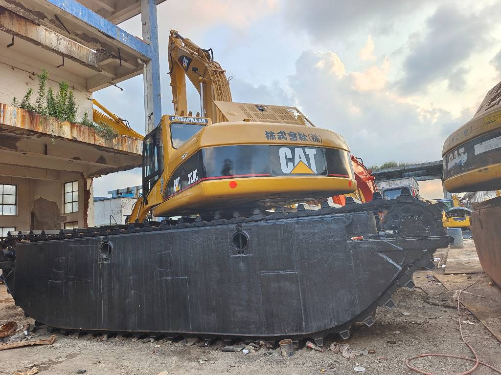 CAT 320 C - Плаващ багер: снимка 3 CAT 320 C - Плаващ багер: снимка 3
