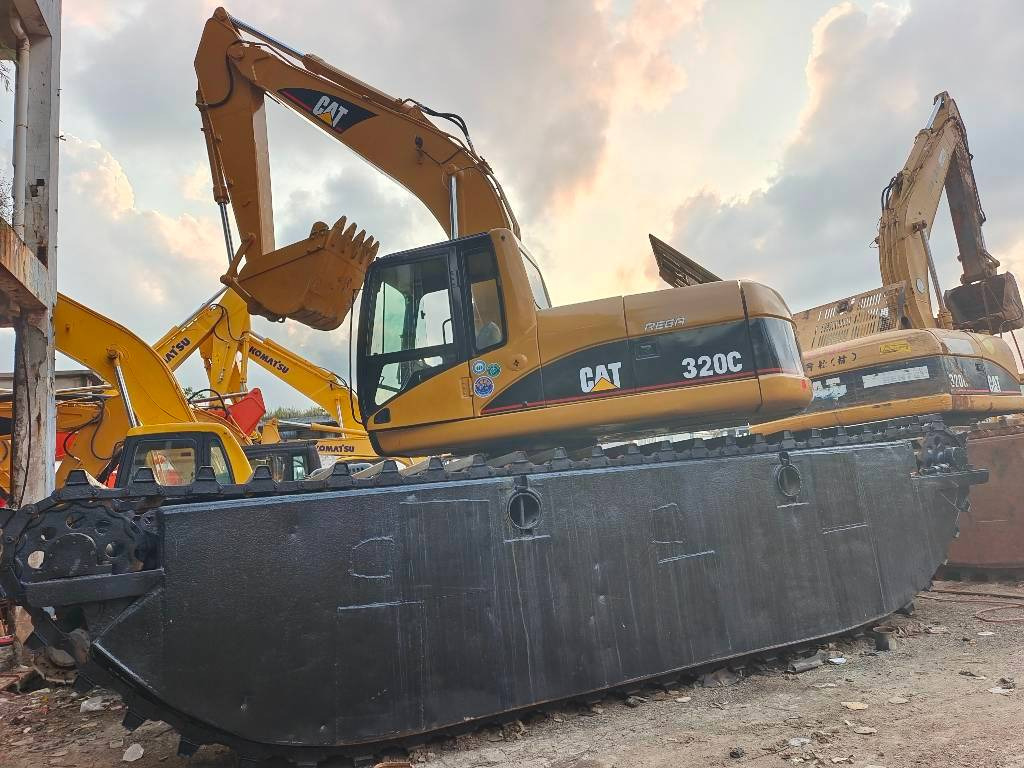CAT 320 C - Плаващ багер: снимка 2 CAT 320 C - Плаващ багер: снимка 2