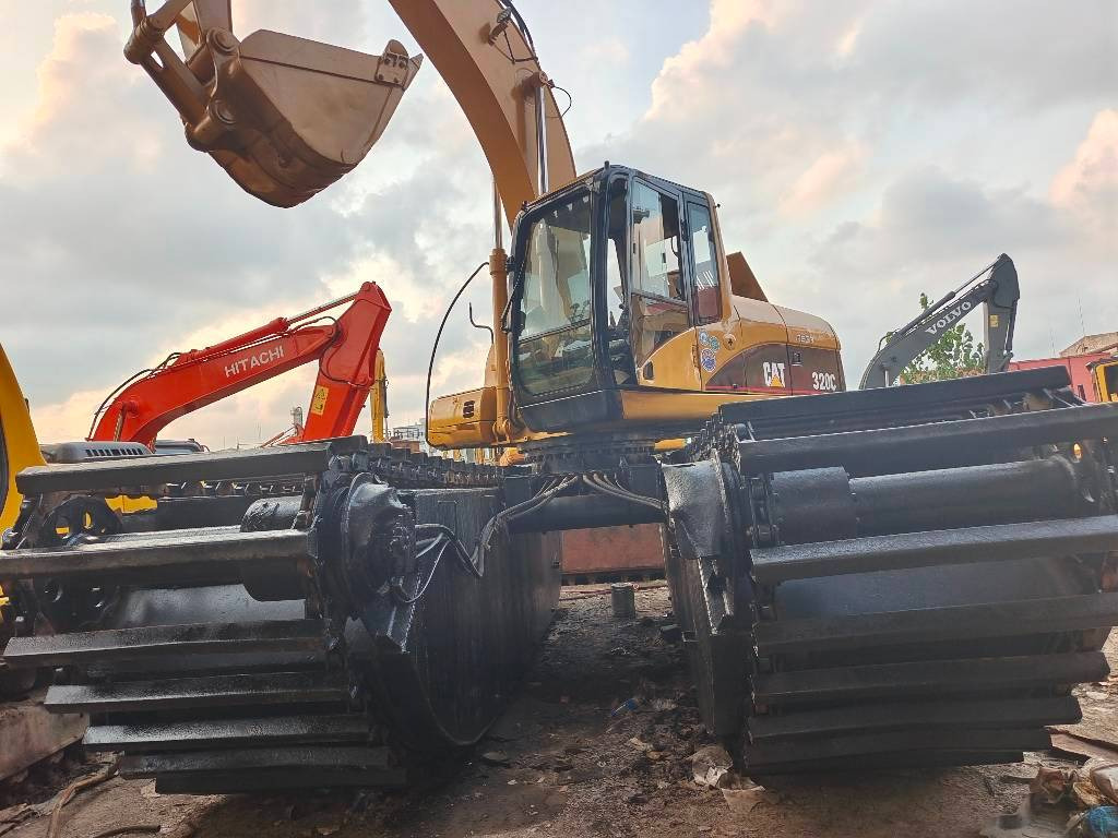CAT 320 C - Плаващ багер: снимка 5 CAT 320 C - Плаващ багер: снимка 5