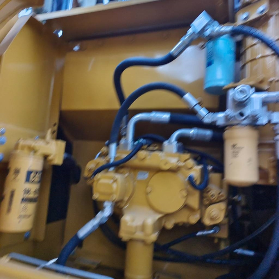 CAT 320 D - Верижен багер: снимка 4 CAT 320 D - Верижен багер: снимка 4