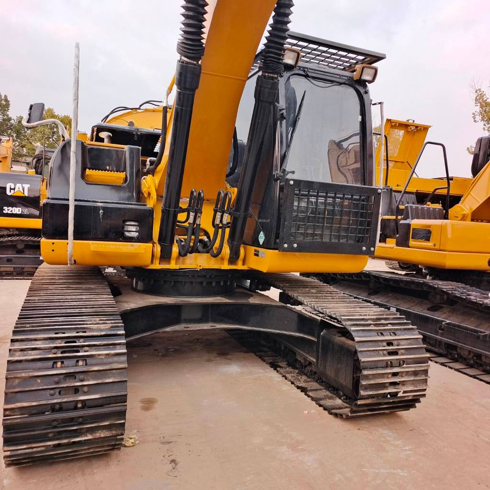 CAT 320 D - Верижен багер: снимка 4 CAT 320 D - Верижен багер: снимка 4