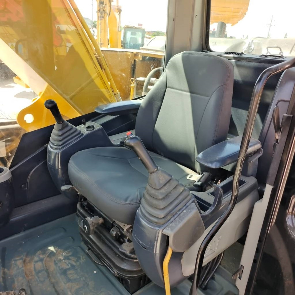 CAT 320 D2L - Верижен багер: снимка 3 CAT 320 D2L - Верижен багер: снимка 3