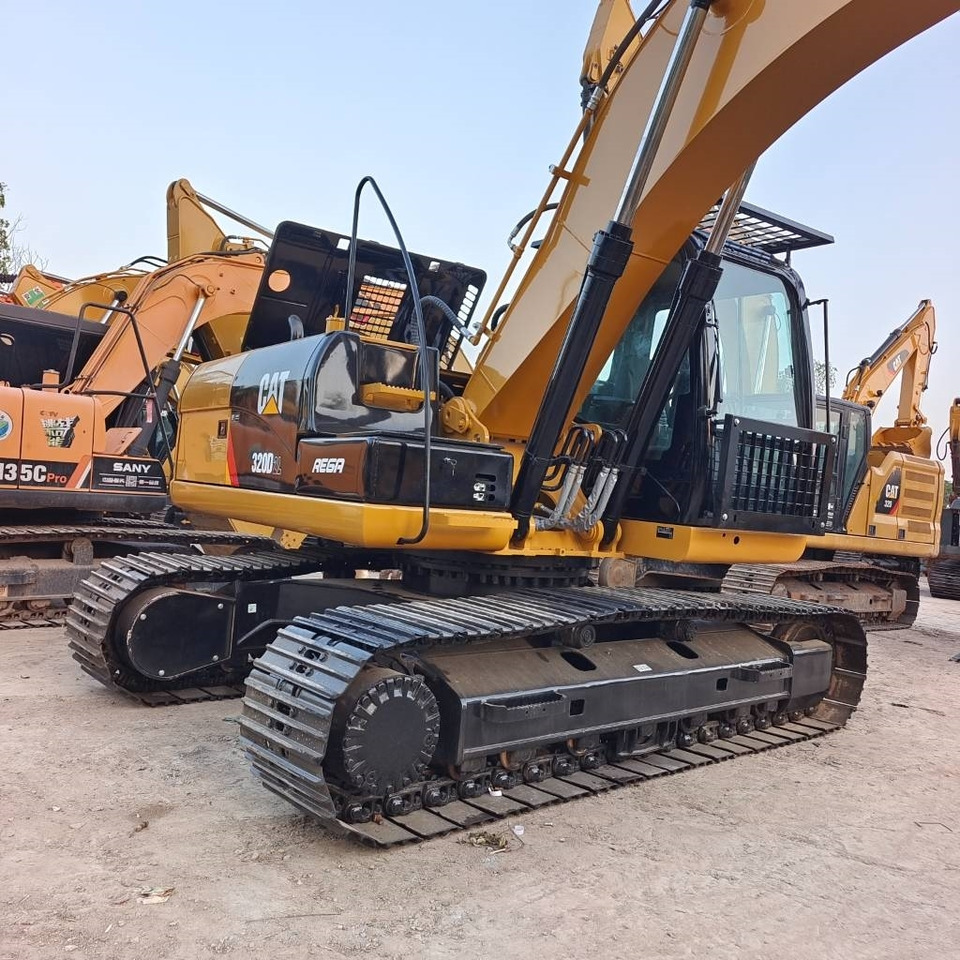 CAT 320 D2L - Верижен багер: снимка 4 CAT 320 D2L - Верижен багер: снимка 4