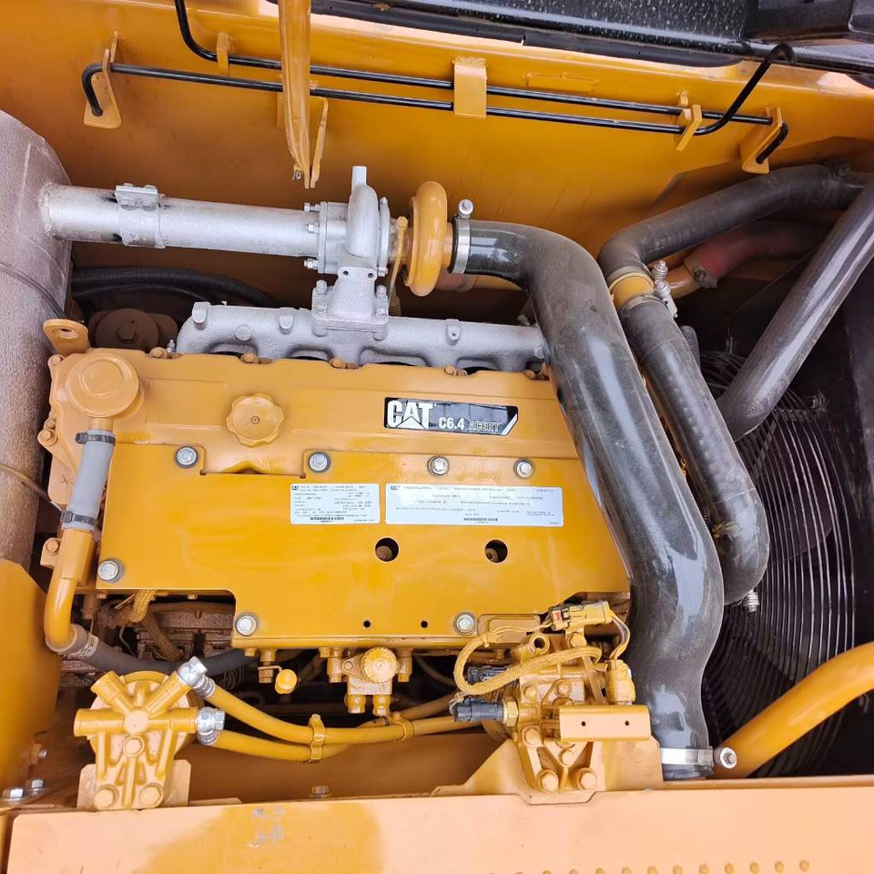 CAT 320 D2L - Верижен багер: снимка 4 CAT 320 D2L - Верижен багер: снимка 4
