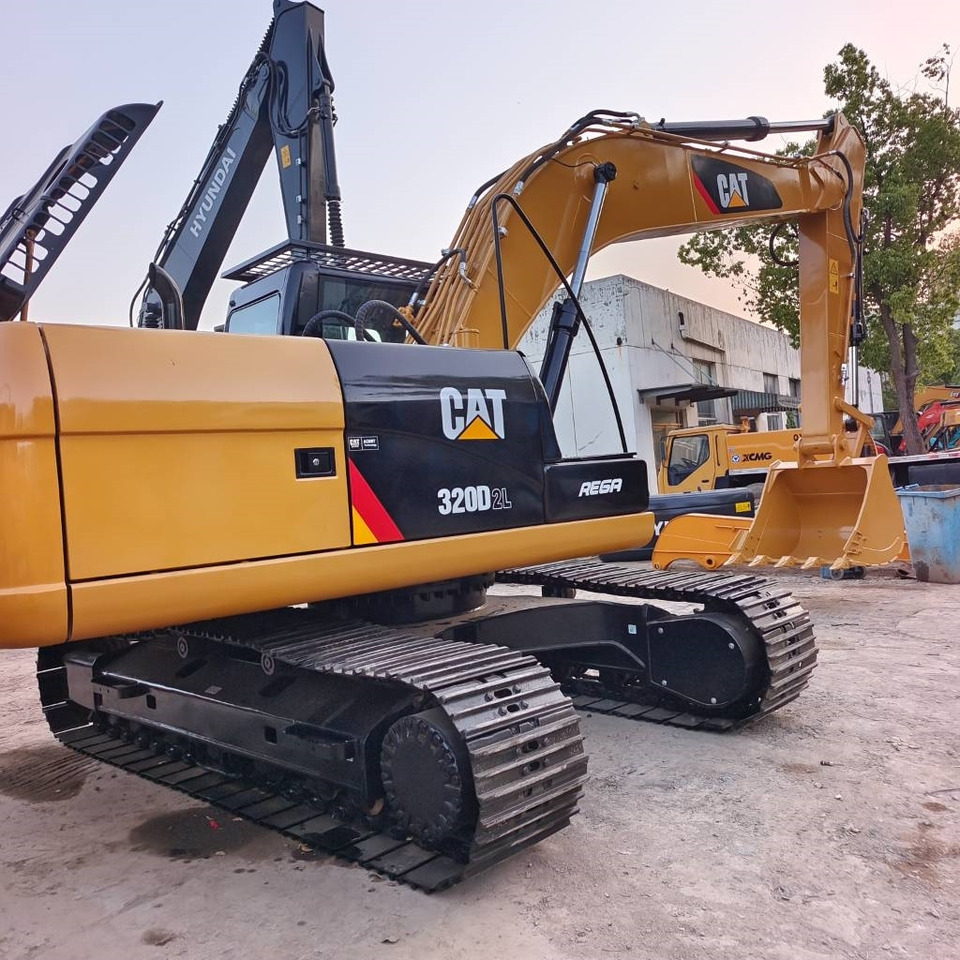 CAT 320 D2L - Верижен багер: снимка 3 CAT 320 D2L - Верижен багер: снимка 3