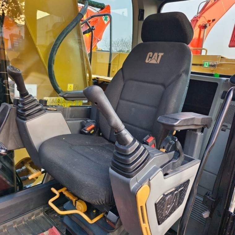 CAT 320 GC - Верижен багер: снимка 2 CAT 320 GC - Верижен багер: снимка 2
