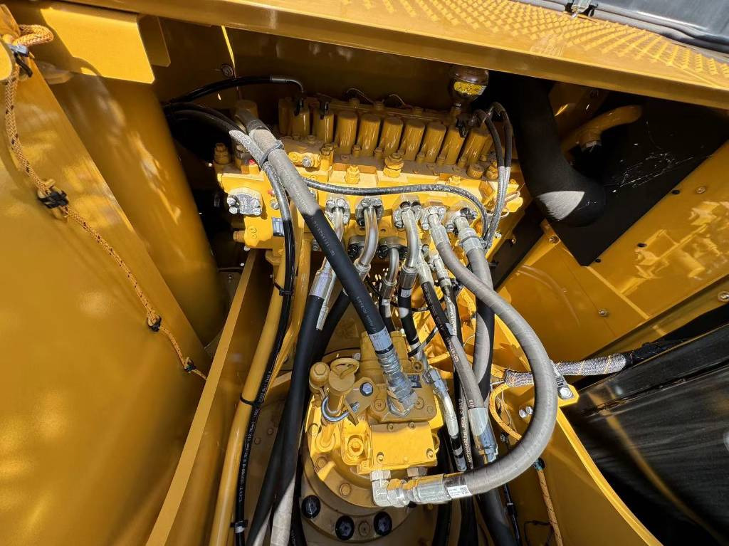 CAT 320 GC - Верижен багер: снимка 4 CAT 320 GC - Верижен багер: снимка 4