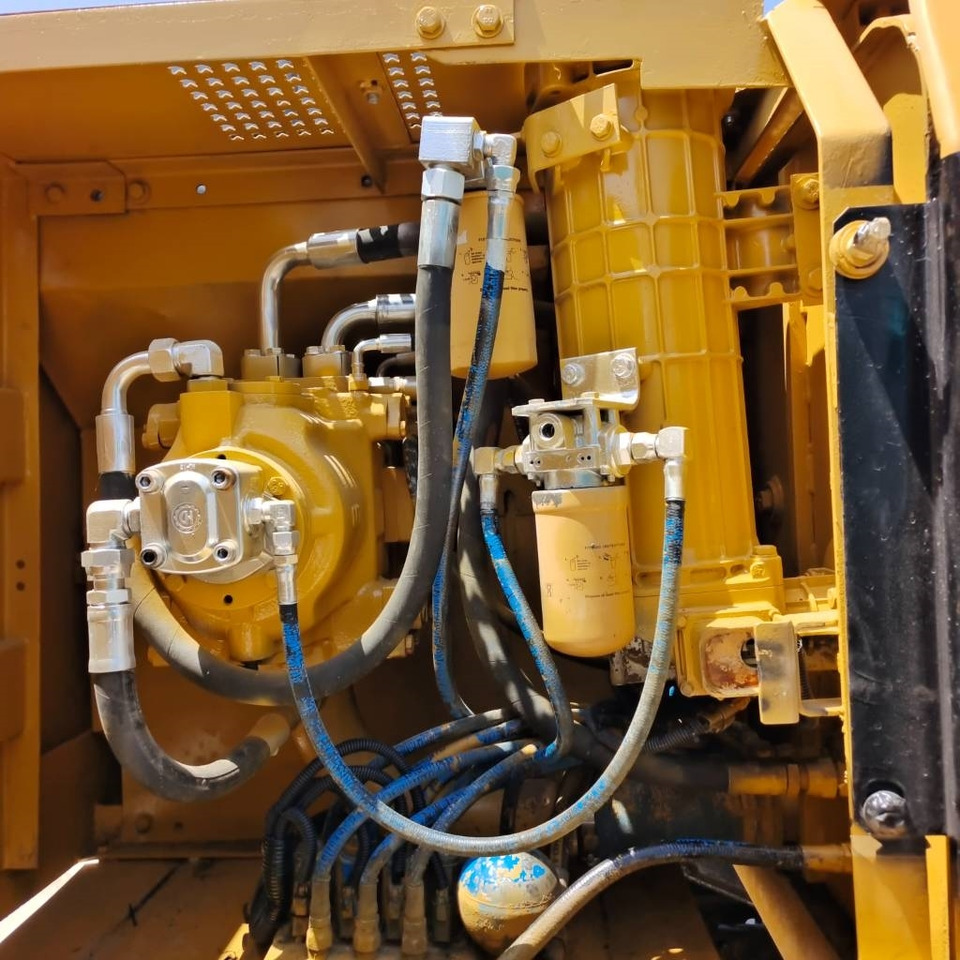 CAT 320BL - Верижен багер: снимка 4 CAT 320BL - Верижен багер: снимка 4