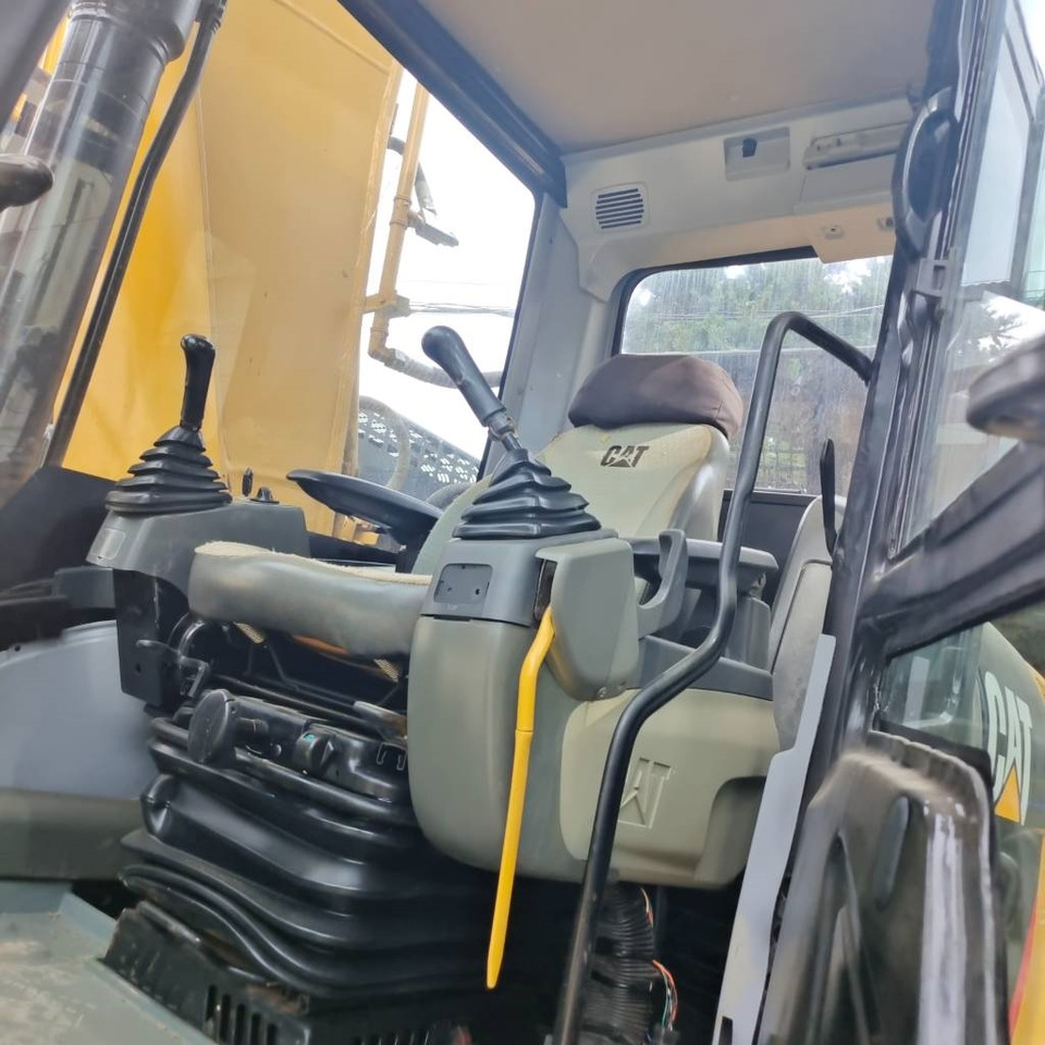CAT 320D2 - Верижен багер: снимка 5 CAT 320D2 - Верижен багер: снимка 5