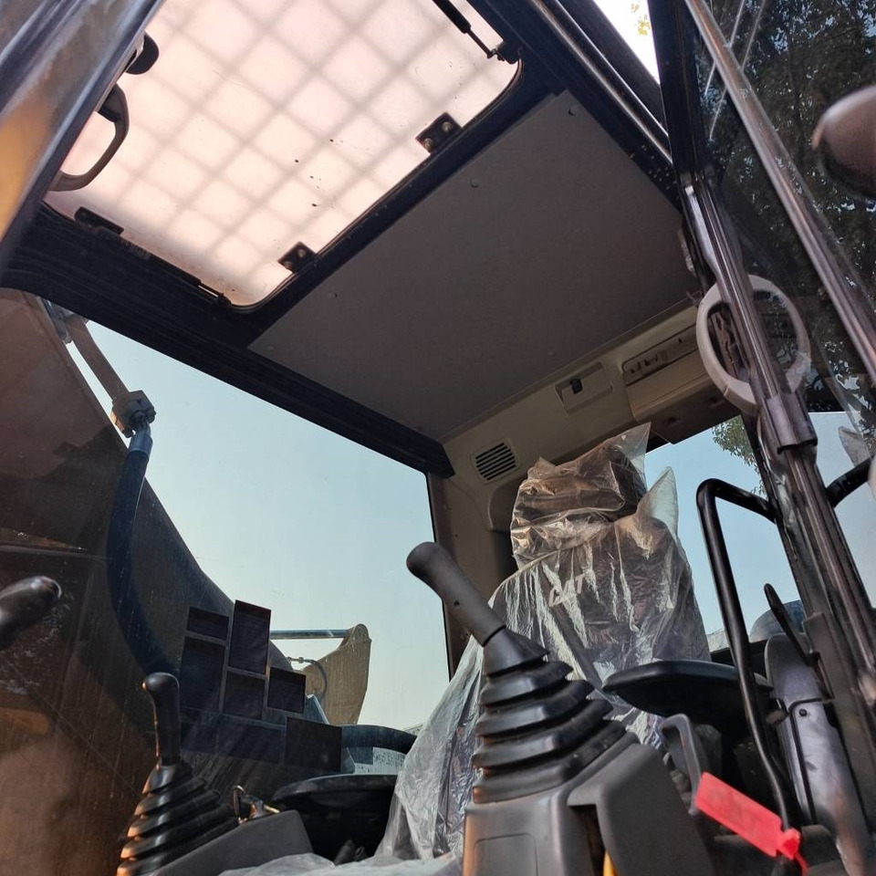 Верижен багер CAT 320D2L: снимка 12 Верижен багер CAT 320D2L: снимка 12