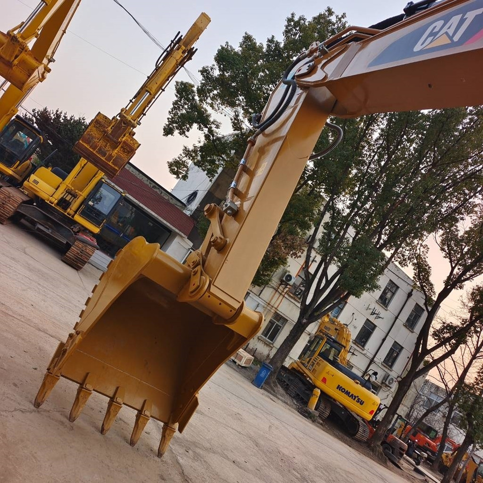 Верижен багер CAT 320D2L: снимка 16 Верижен багер CAT 320D2L: снимка 16