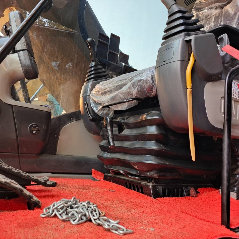 Верижен багер CAT 320D2L: снимка 14 Верижен багер CAT 320D2L: снимка 14