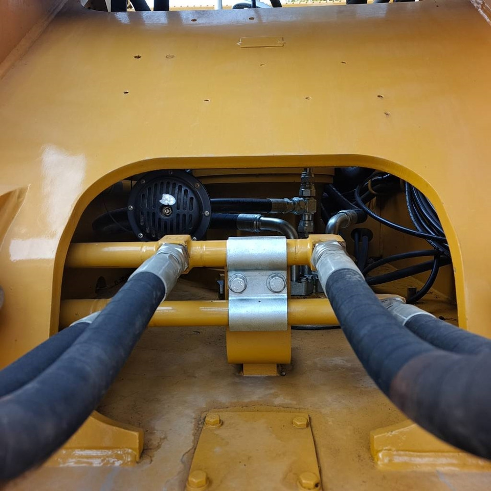 Верижен багер CAT 320D2L: снимка 10 Верижен багер CAT 320D2L: снимка 10