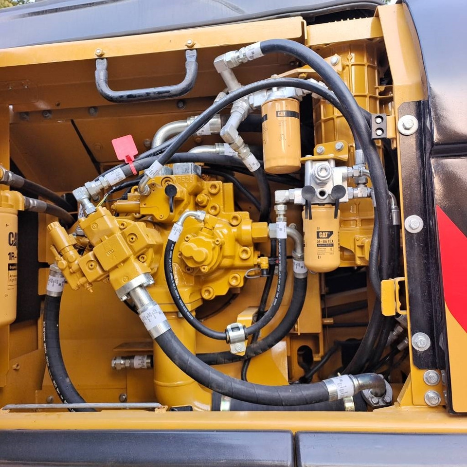 Верижен багер CAT 320D2L: снимка 7 Верижен багер CAT 320D2L: снимка 7