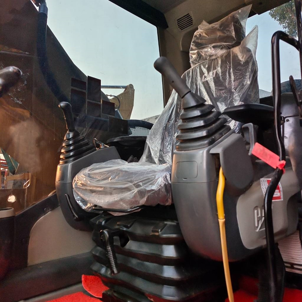 Верижен багер CAT 320D2L: снимка 13 Верижен багер CAT 320D2L: снимка 13