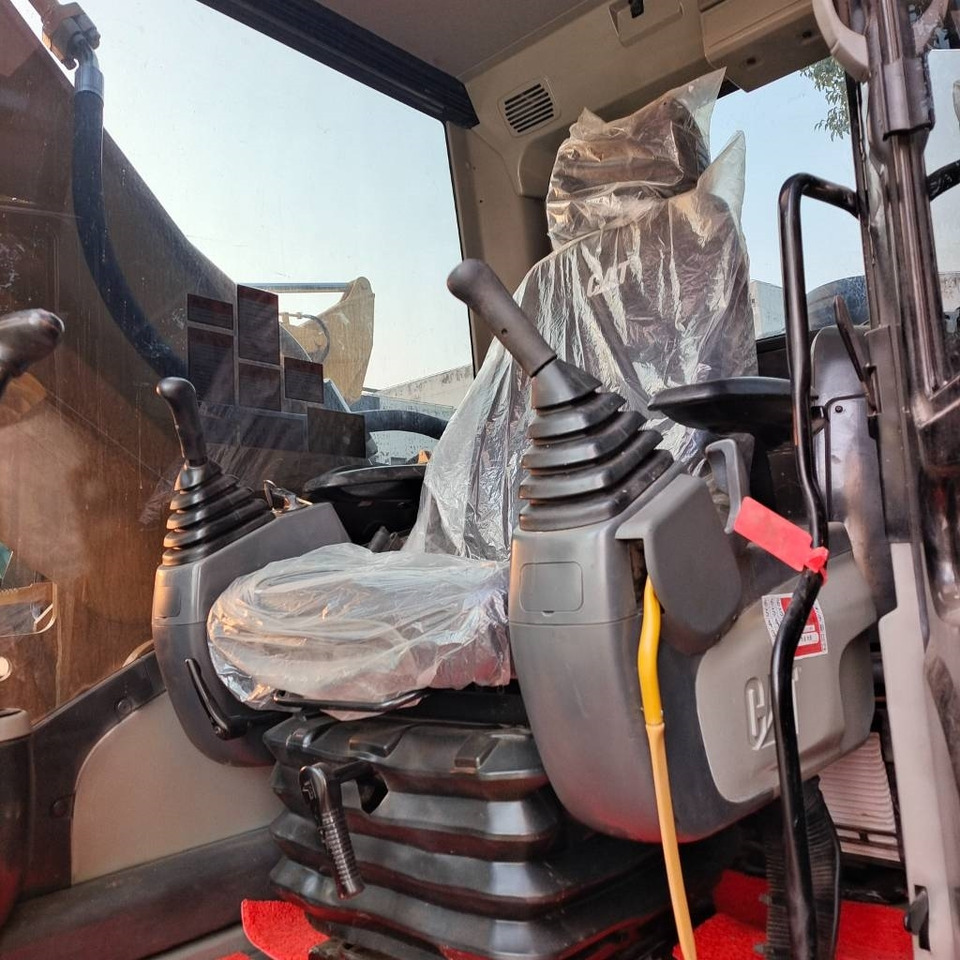 Верижен багер CAT 320D2L: снимка 11 Верижен багер CAT 320D2L: снимка 11