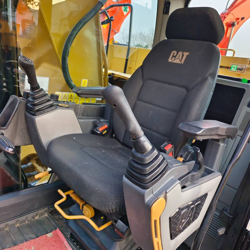 CAT 320GC - Верижен багер: снимка 2 CAT 320GC - Верижен багер: снимка 2