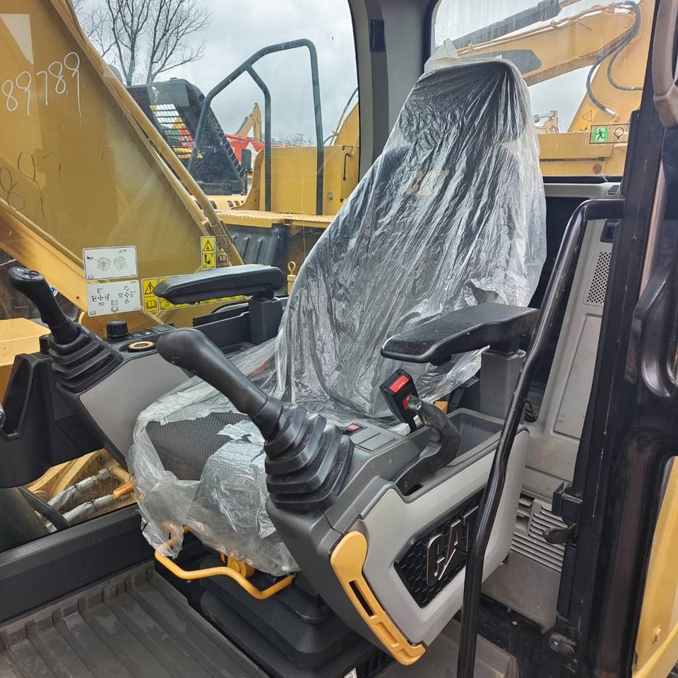 CAT 320GC - Верижен багер: снимка 2 CAT 320GC - Верижен багер: снимка 2