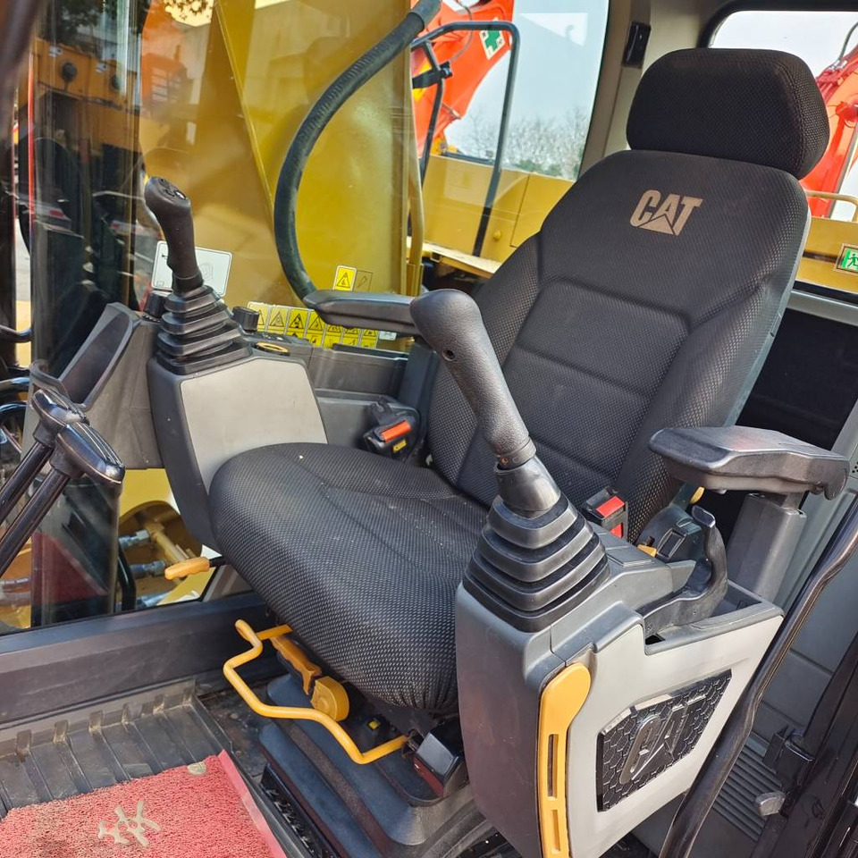 CAT 320GC - Верижен багер: снимка 3 CAT 320GC - Верижен багер: снимка 3