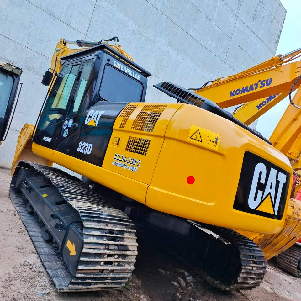 CAT 323 D - Верижен багер: снимка 3 CAT 323 D - Верижен багер: снимка 3