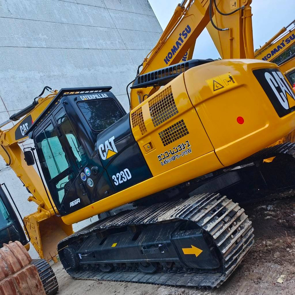 CAT 323 D - Верижен багер: снимка 1 CAT 323 D - Верижен багер: снимка 1