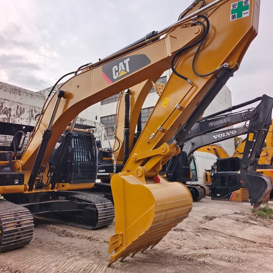 CAT 324 D2L - Верижен багер: снимка 2 CAT 324 D2L - Верижен багер: снимка 2