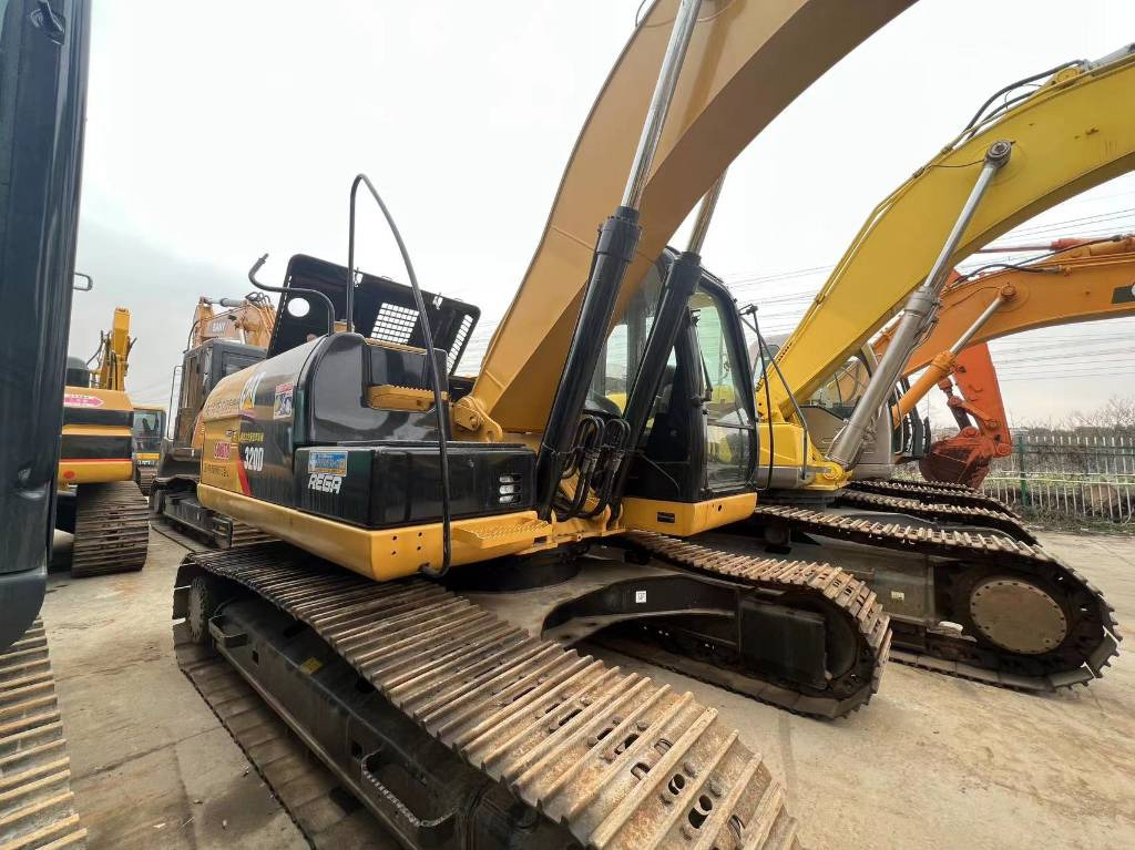 CAT 325 B L - Верижен багер: снимка 3 CAT 325 B L - Верижен багер: снимка 3