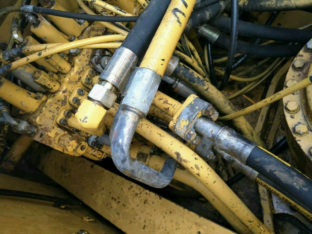 CAT 330 C - Верижен багер: снимка 3 CAT 330 C - Верижен багер: снимка 3