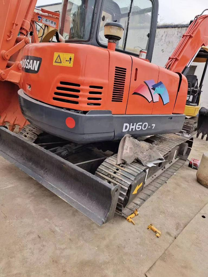 Doosan DH 60-7 - Мини багер: снимка 4 Doosan DH 60-7 - Мини багер: снимка 4